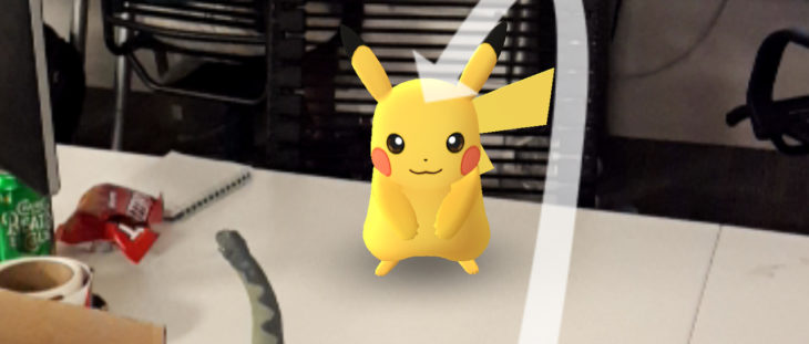 capturando un pikachuen la oficina