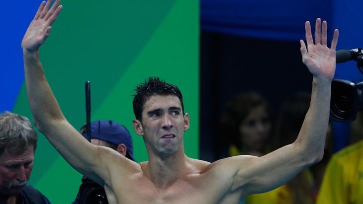 Michael Phelps despidiéndose con lágrimas