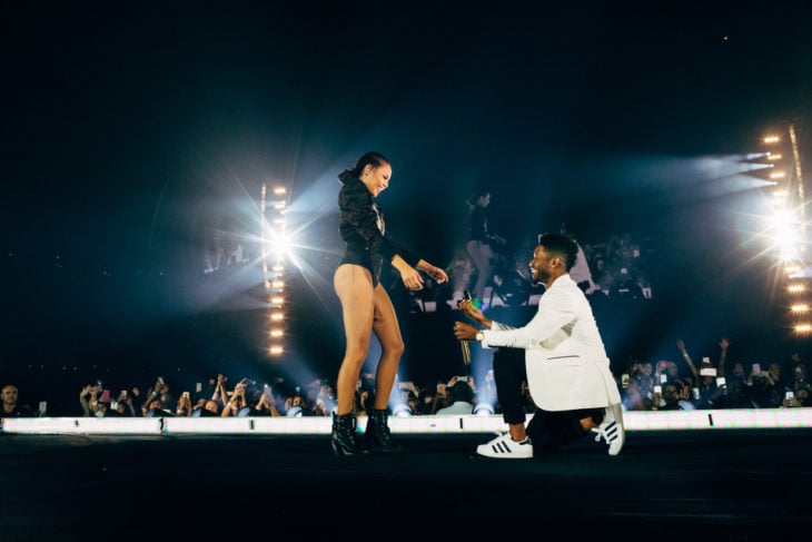 hombre pidiendo matrimonio en concierto de beyonce