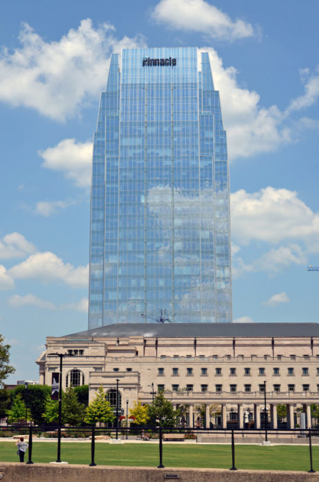 edificio que se camufla con el cielo