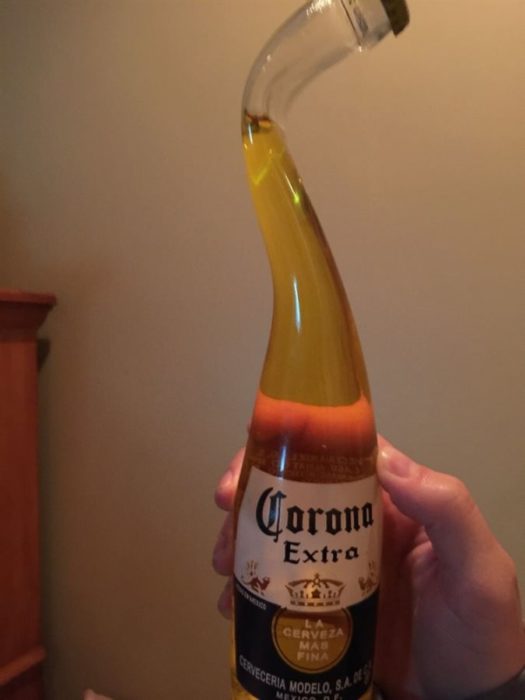 botella extraña de cerveza