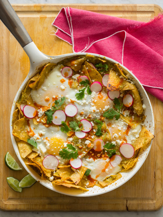 nachos con rábanos y cilantro