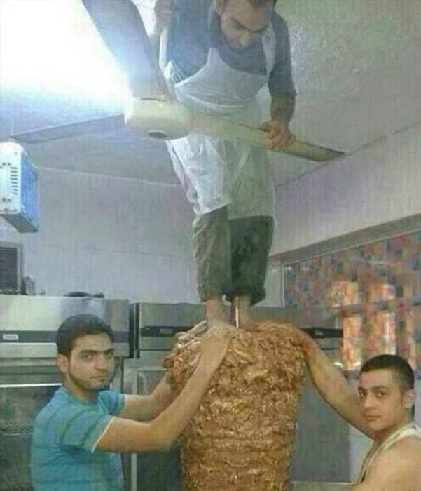 hombre parado en carne al pastor