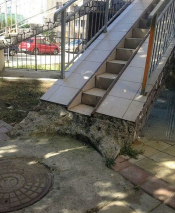 escalera de azulejos