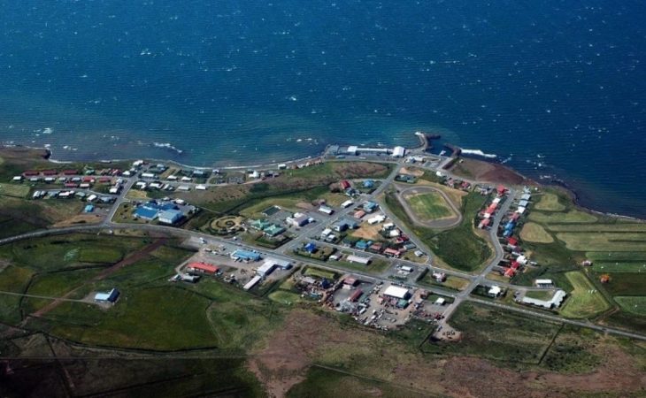 pueblo al lado del mar