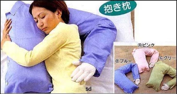 almohada en forma de brazo masculino 