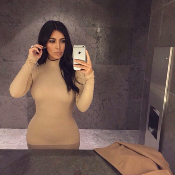 kim kardashian foto en el baño
