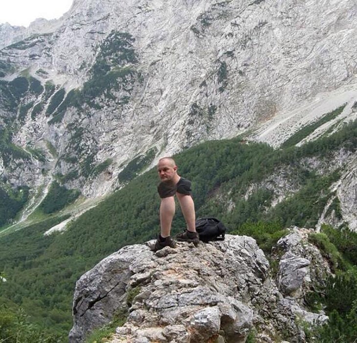 fotografía panorámica errada de paisaje y hombre 