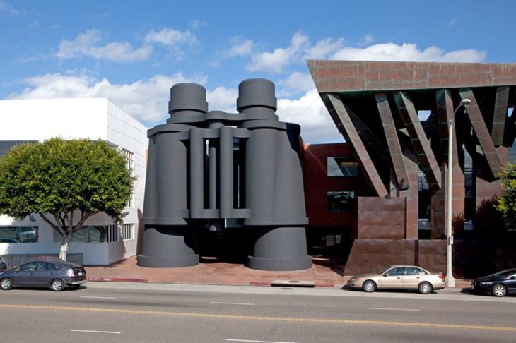 edificio en forma de vinoculares