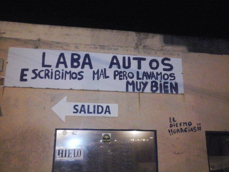 lava autos error ortografico cartel