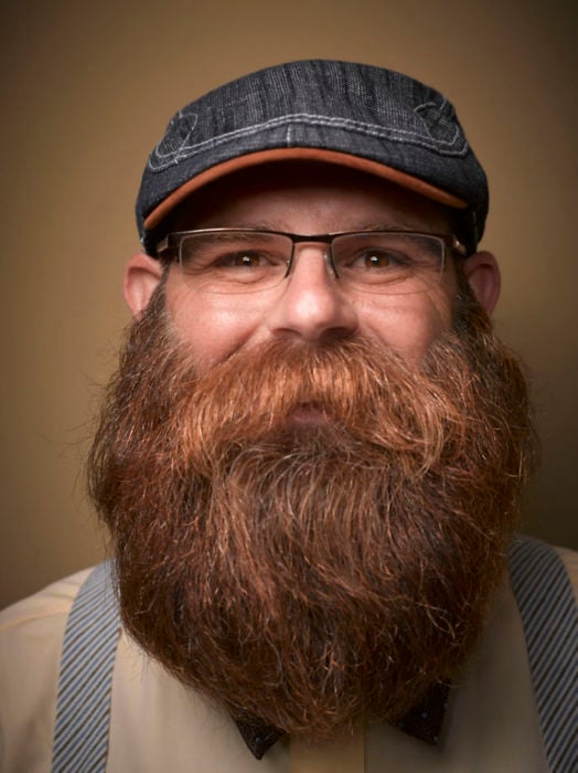 Machos presumen sus “mejores barbas” y bigotes en concurso