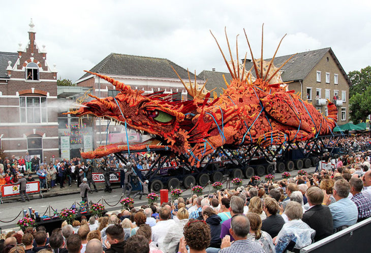 Gigantes esculturas florales - Un dragon