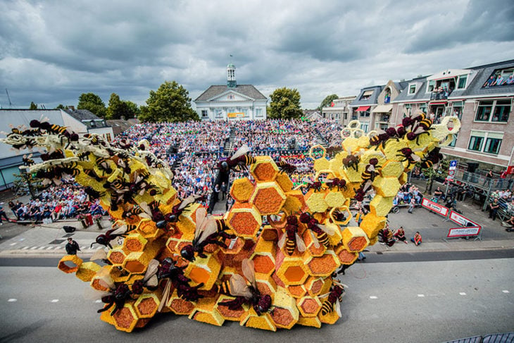 Gigantes esculturas florales - Panal de abejas