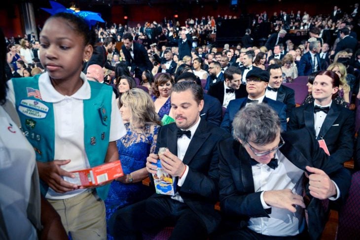 Enamórate de... leo dicaprio viendo galletas