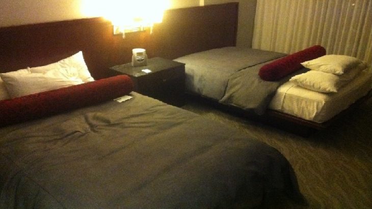 Peticiones absurdas hoteles - Cama tendida al revés