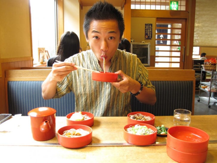 japonés comiendo