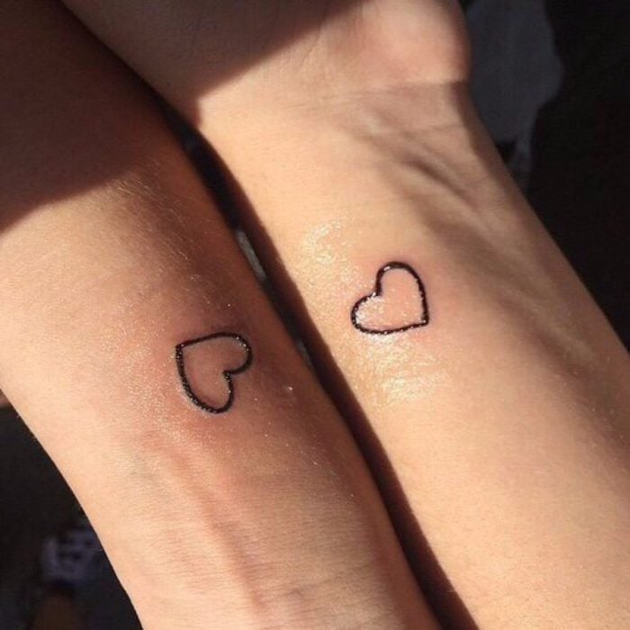 tatuajes parejas corazón