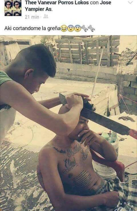 cortar el pelo con machete