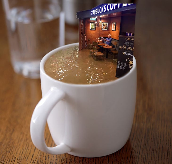 señor en starbucks inundado editado dentro de una taza de café