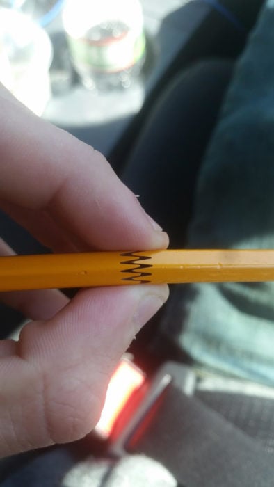 lápiz roto a la mitad