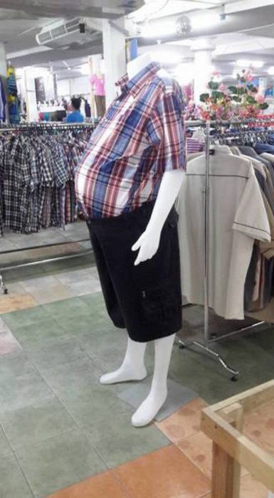 maniquí masculino gordo