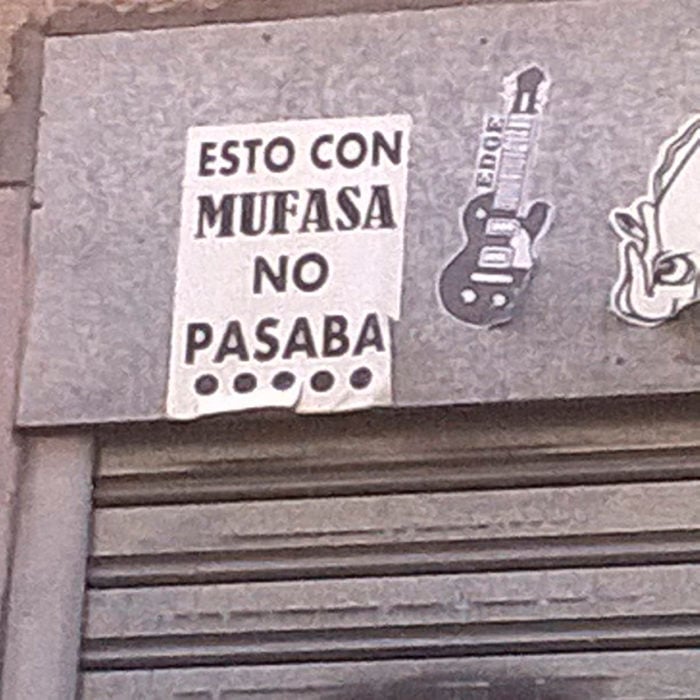 letrero esto con mufasa no pasaba