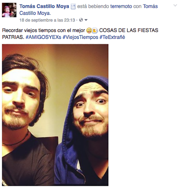 selfie de dos hombres que en realidad son la misma persona