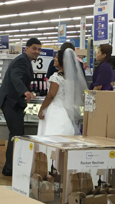 recien casados en wallmart