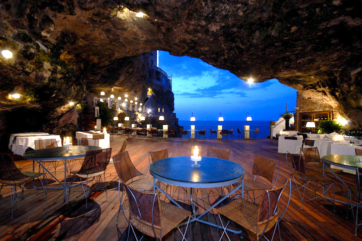 Restaurante dentro de una gruta