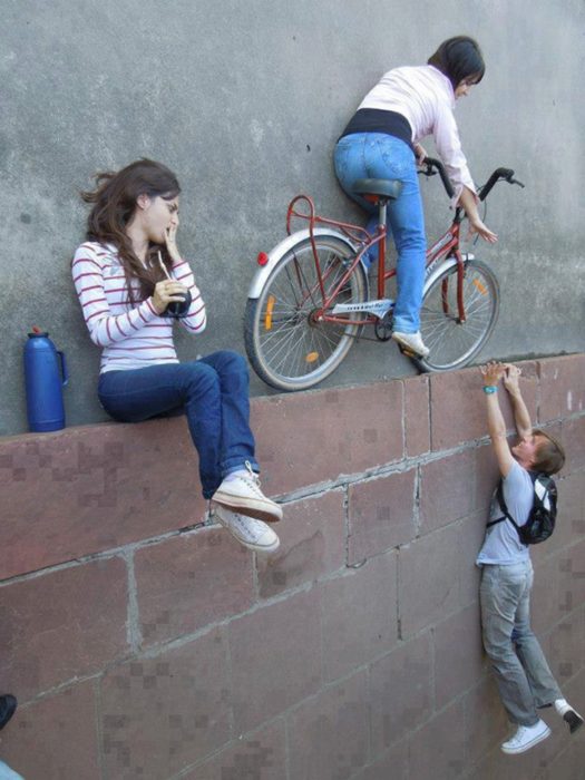 fotos juega con la perspectiva grupo de amigos en la calle