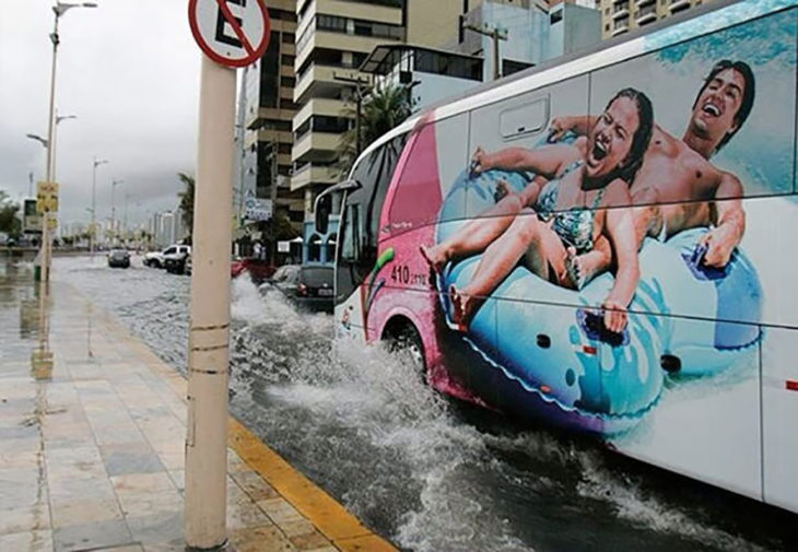 camión por charcos