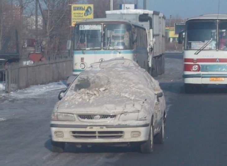 carro lleno de nieve 