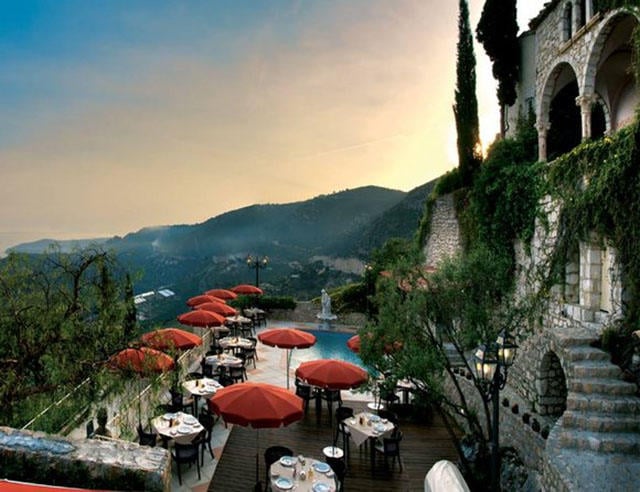 Restaurante en Francia al atardecer