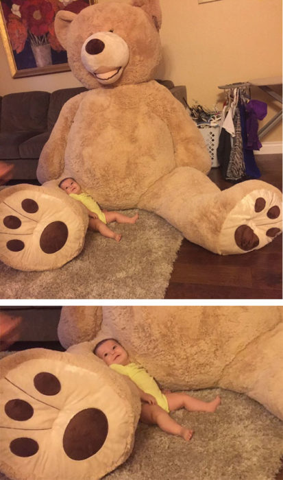 NIÑA FELIZ CON SU PELUCHE