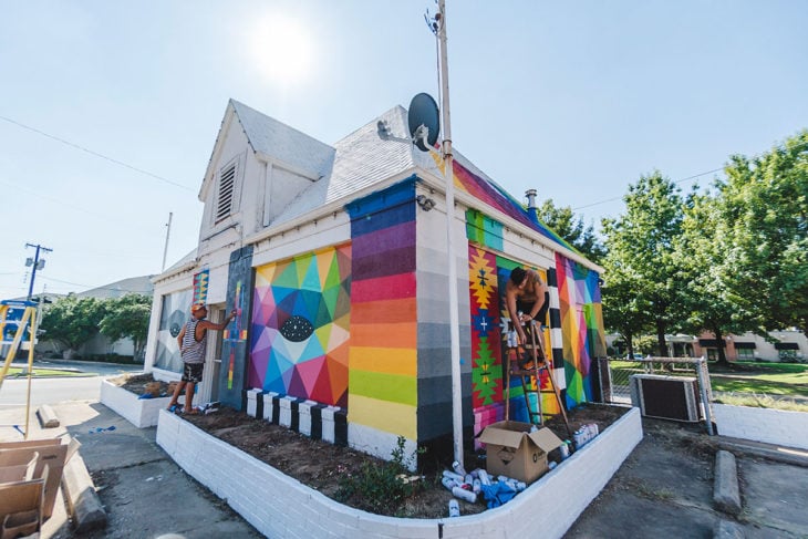 artista trasforma casa en capilla okuda san miguel