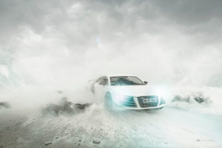 Audi R8 en medio de neblina