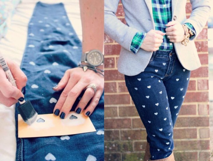 JEANS CON ESTAMPADO DE CORAZONES