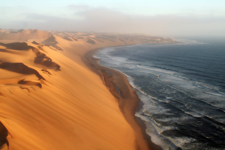 NAMBIA Y SU PLAYA EN EL DESIERTO