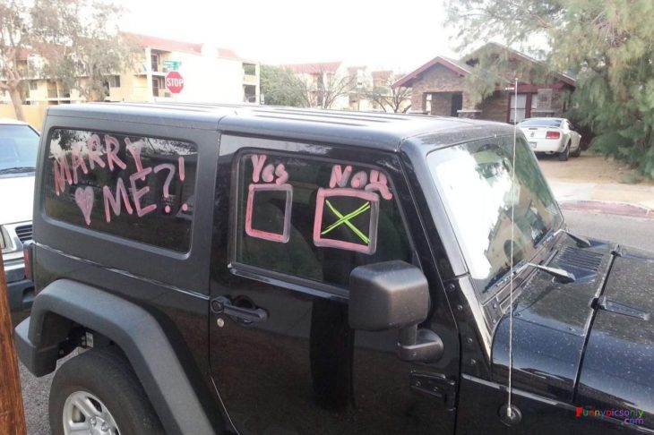 Peores propuestas de matrimonio - en el carro pintado