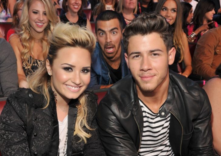 Joe jonas arruina la foto de Nick Jonas y Demi Lovato