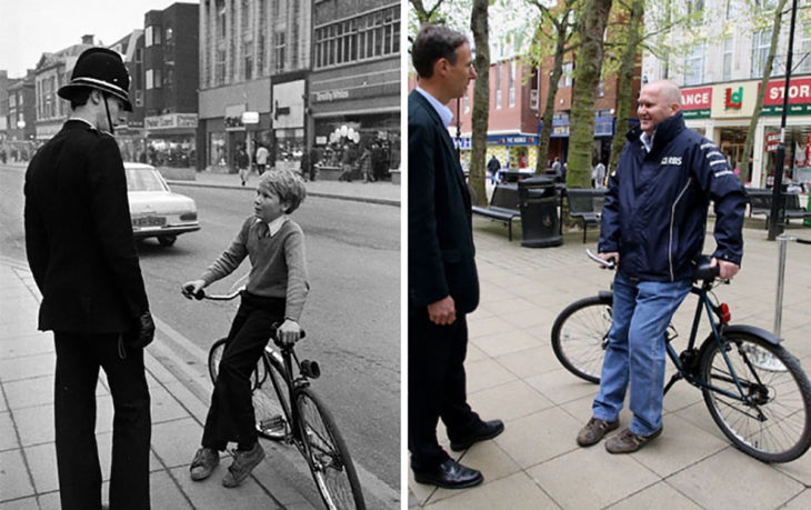 hombres rehacen foto de cuando eran jóvenes y el niño estaba en una bici frente a un oficial