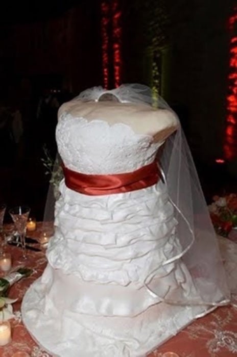 pastel de boda de busto de novia