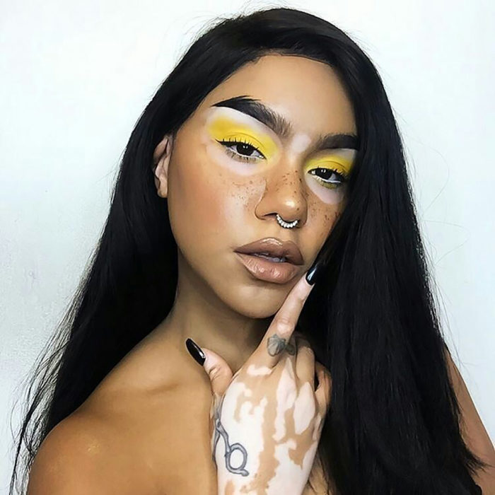 muchacha con vitiligo en los ojos maquillada