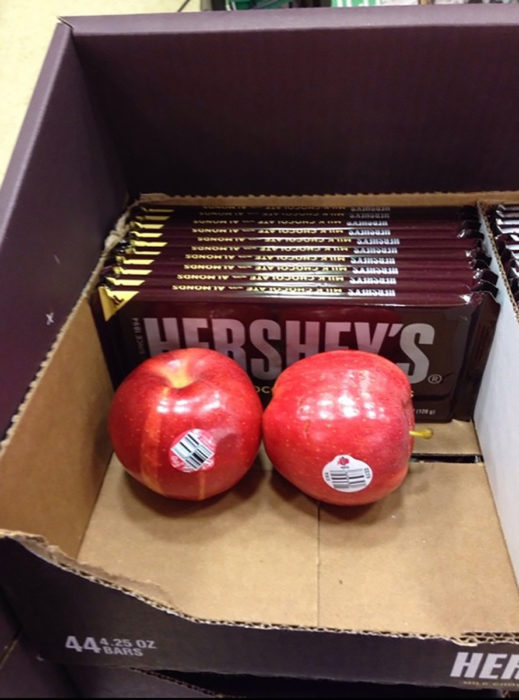 manzanas en caja de chocolates hershey 