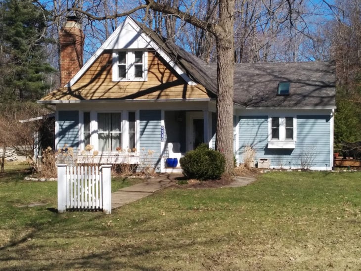 casa con una cerca inútil 