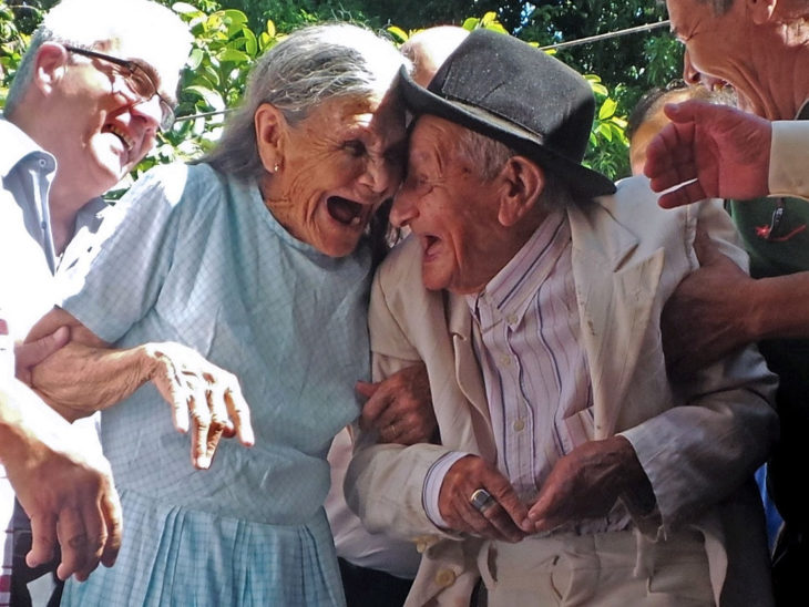 ancianos enamorados