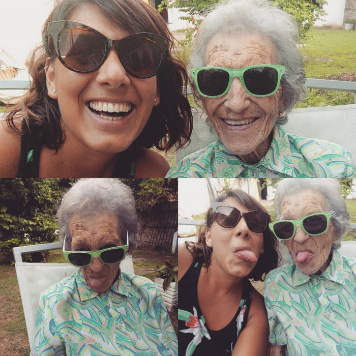 abuela y nieta con lentes 