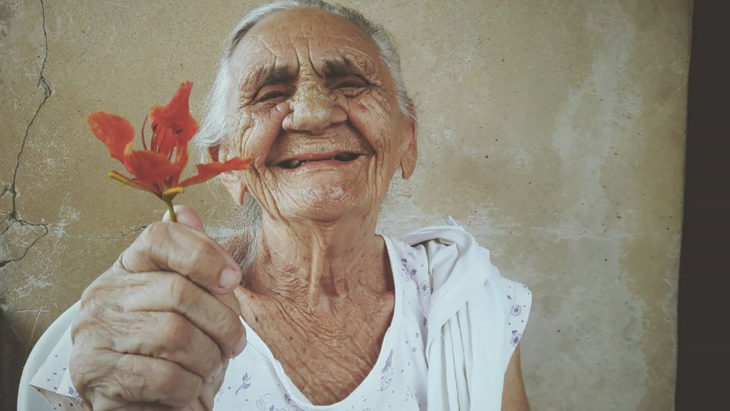 anciana sonriendo