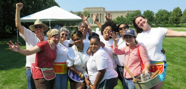 grupo feliz de voluntariado 