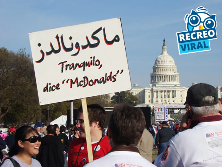 cartel de protesta anti discriminación del islam